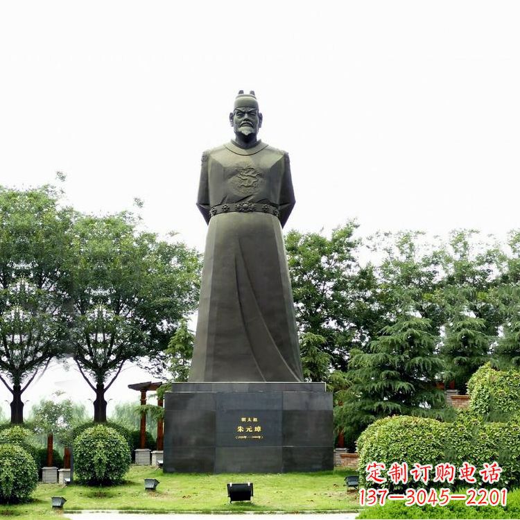 烟台“洪武之治”明太祖石雕塑像