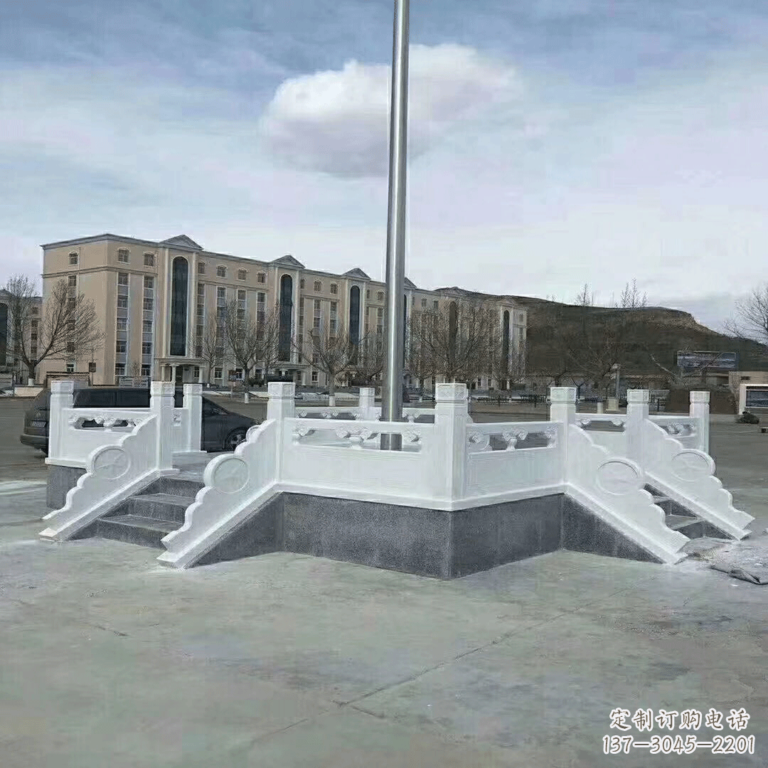 烟台广场石雕升旗台