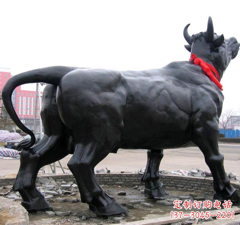 烟台昂头的铜雕水牛