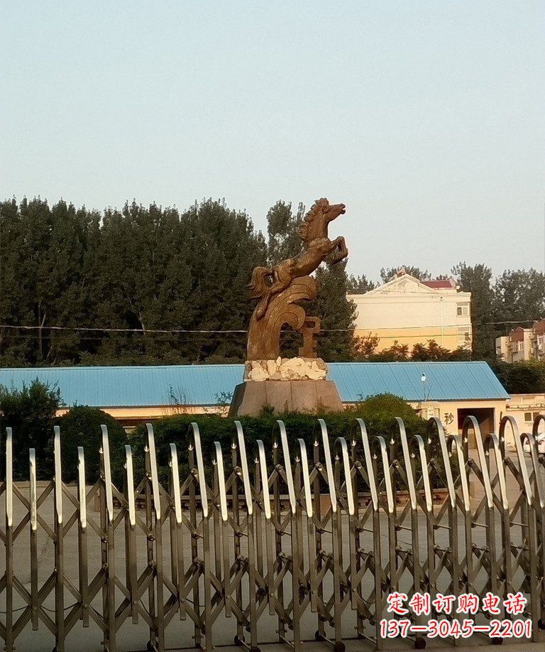 烟台奔马企业景观铜雕