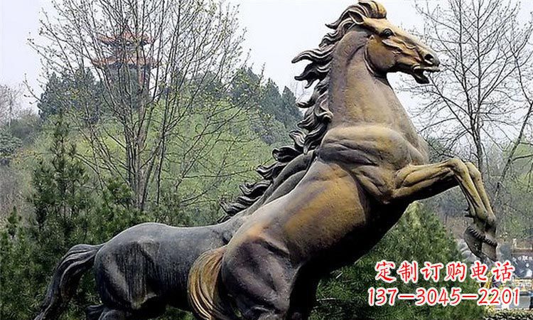 烟台奔跑的马街边动物铜雕