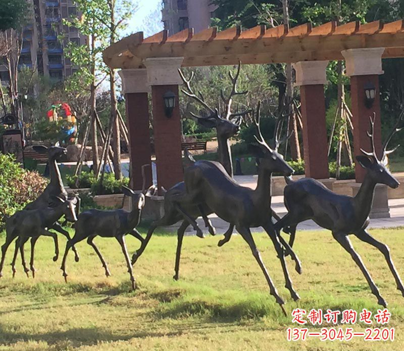 烟台奔跑的梅花鹿公园动物铜雕