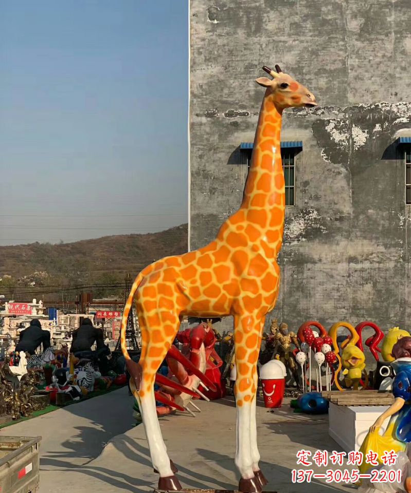 烟台玻璃刚彩绘长颈鹿艺术雕塑
