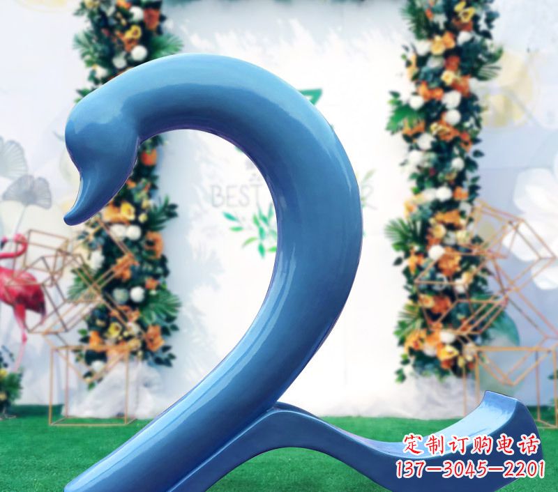 烟台玻璃钢爱心天鹅雕塑
