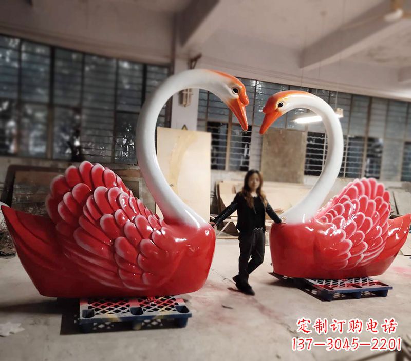 烟台天鹅玻璃钢爱心婚礼景观摆件