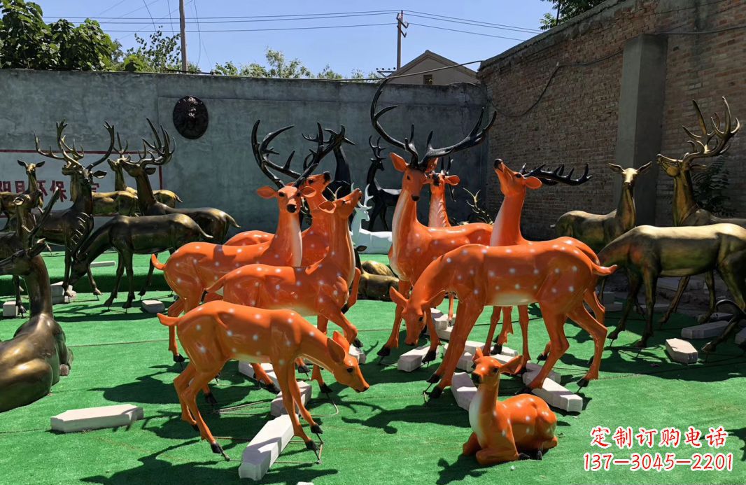烟台玻璃钢彩绘梅花鹿雕塑别墅庭院仿真动物摆件