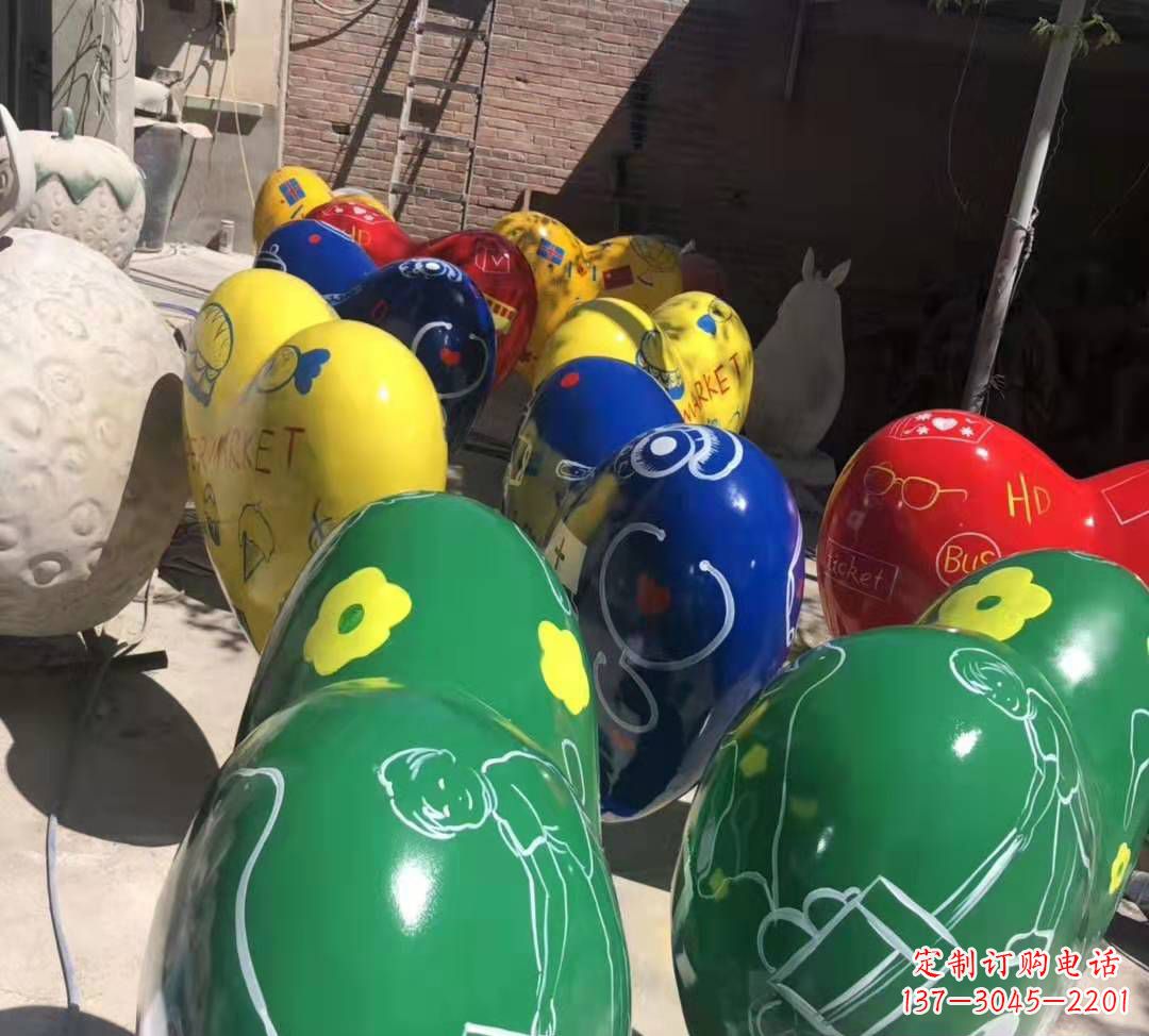 烟台玻璃钢彩绘气球雕塑商场陈美摆件
