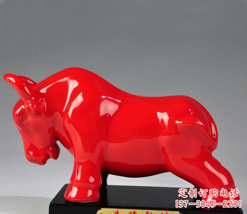烟台玻璃钢彩色牛转乾坤雕塑