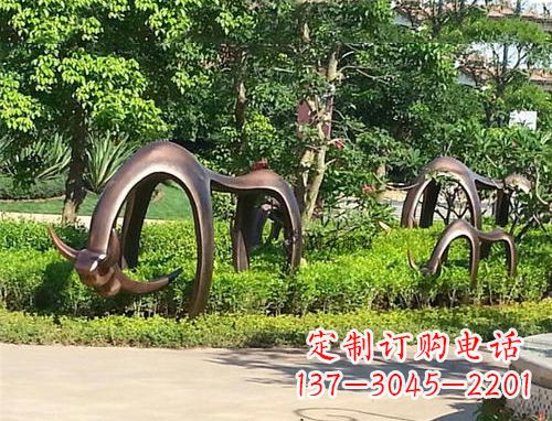 烟台玻璃钢动物雕塑 抽象牛-公园草坪动物雕塑摆件