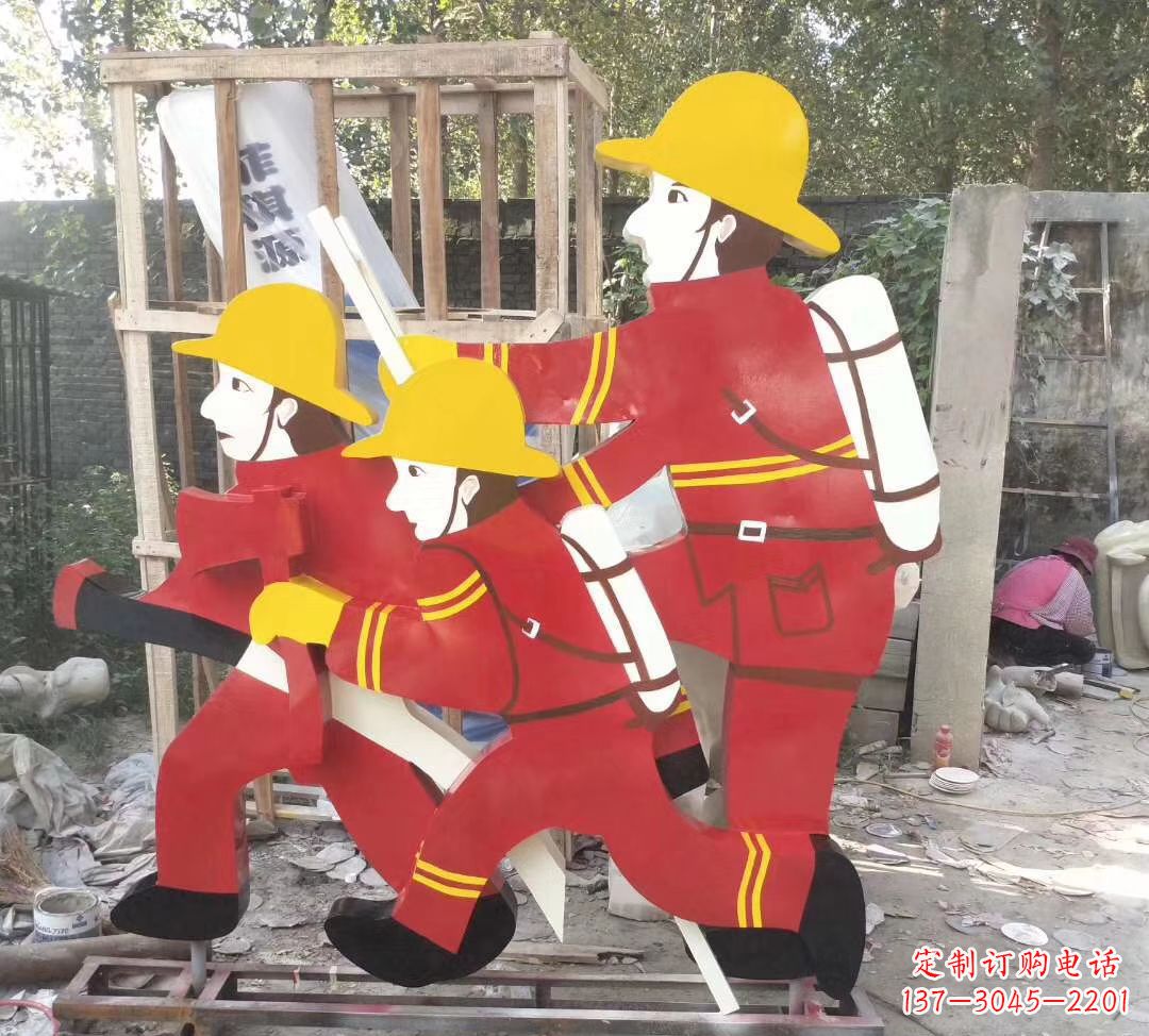 烟台玻璃钢消防员雕塑——精致的园林景观装饰