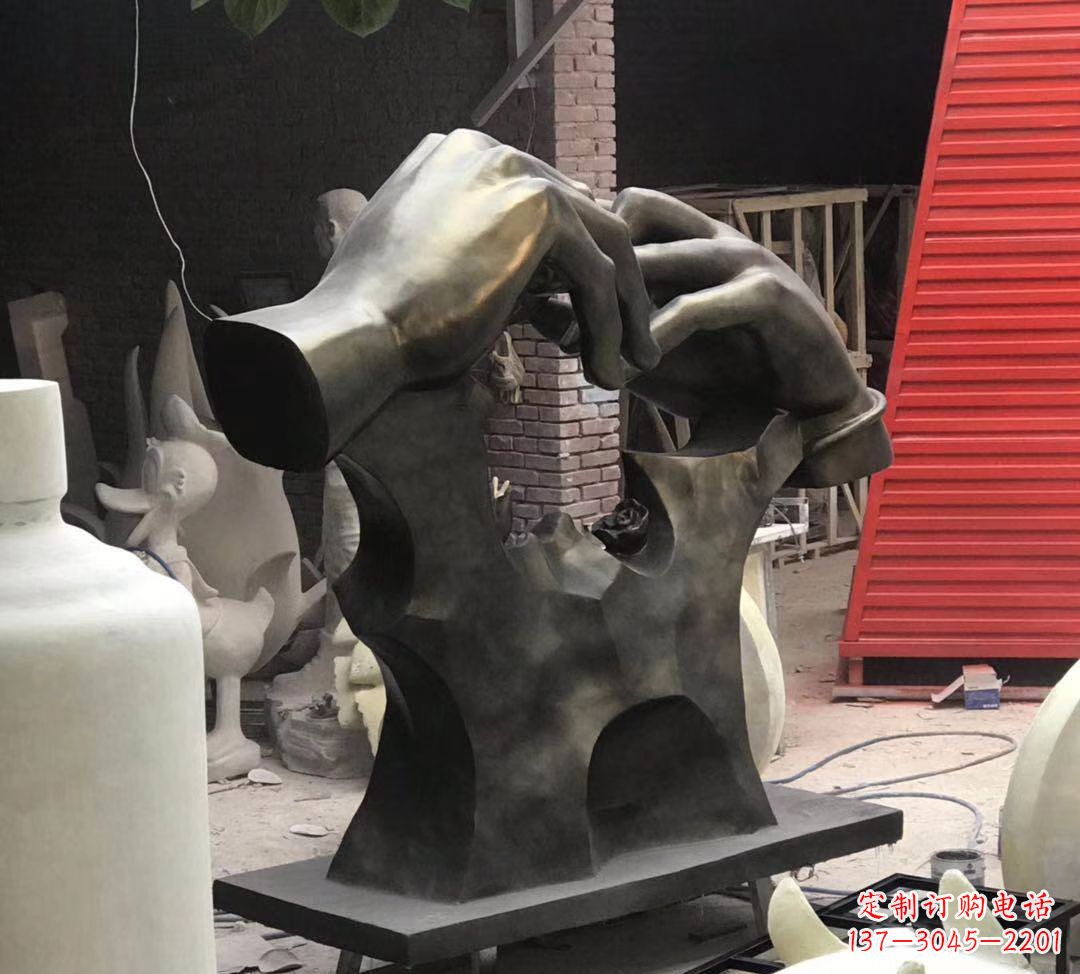 烟台玻璃钢仿铜戴戒指雕塑广场景观爱情摆件 (6)