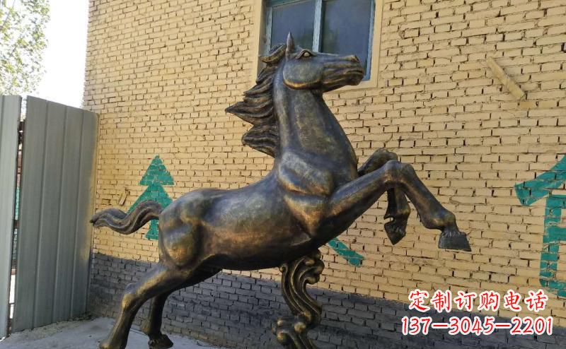 烟台马雕塑玻璃钢仿铜创作的艺术