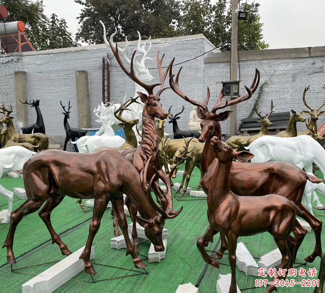 烟台玻璃钢仿铜群鹿雕塑——精美动物雕塑装点公园