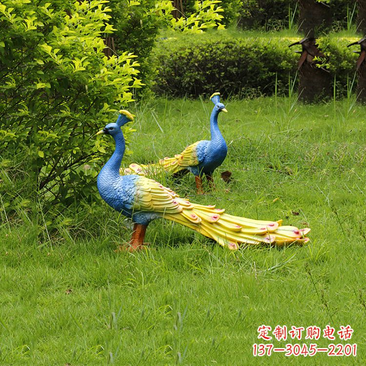 烟台玻璃钢仿真孔雀雕塑-公园草坪动物摆件