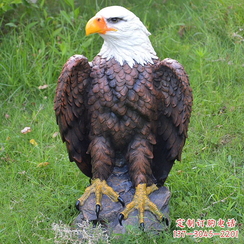 烟台玻璃钢老鹰雕塑传统与现代的完美结合
