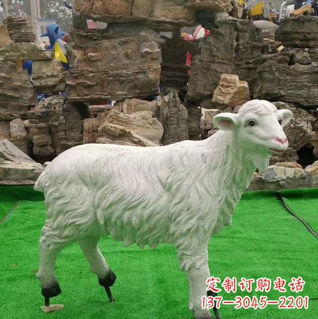 烟台玻璃钢仿真绵羊动物雕塑