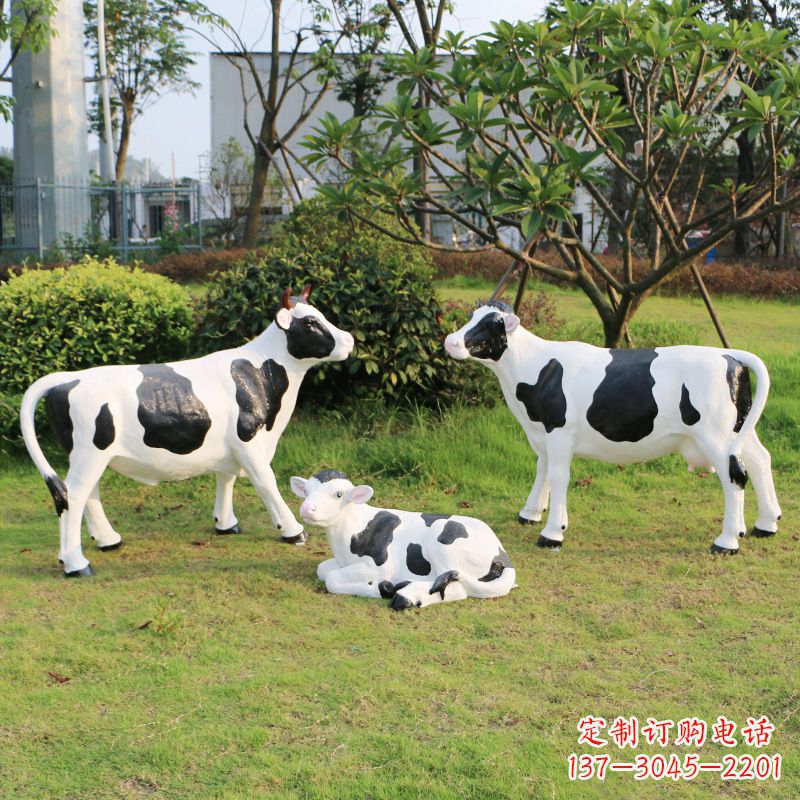 烟台玻璃钢仿真奶牛雕塑