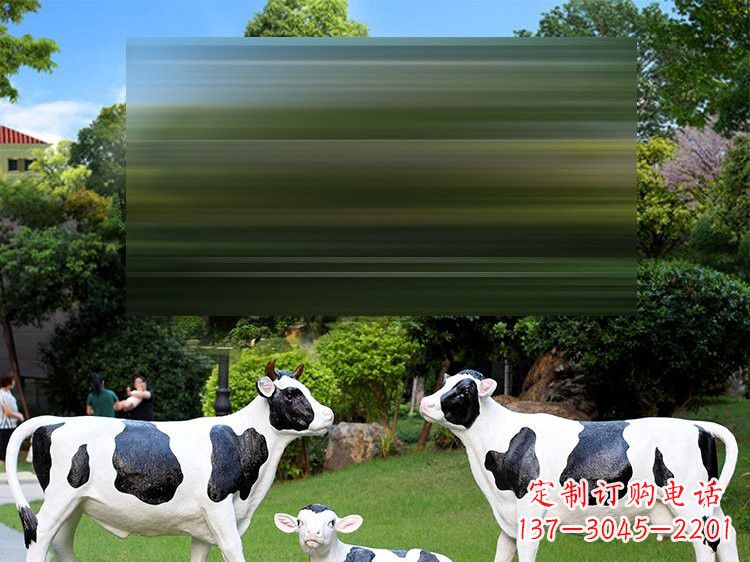 烟台玻璃钢仿真奶牛雕塑以现实奶牛为灵感