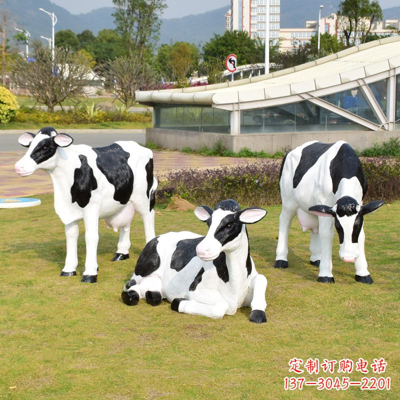 烟台玻璃钢奶牛雕塑给环境带来美丽
