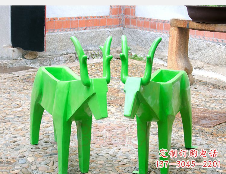 烟台玻璃钢几何花盆雕塑——给动物们一个温暖的家