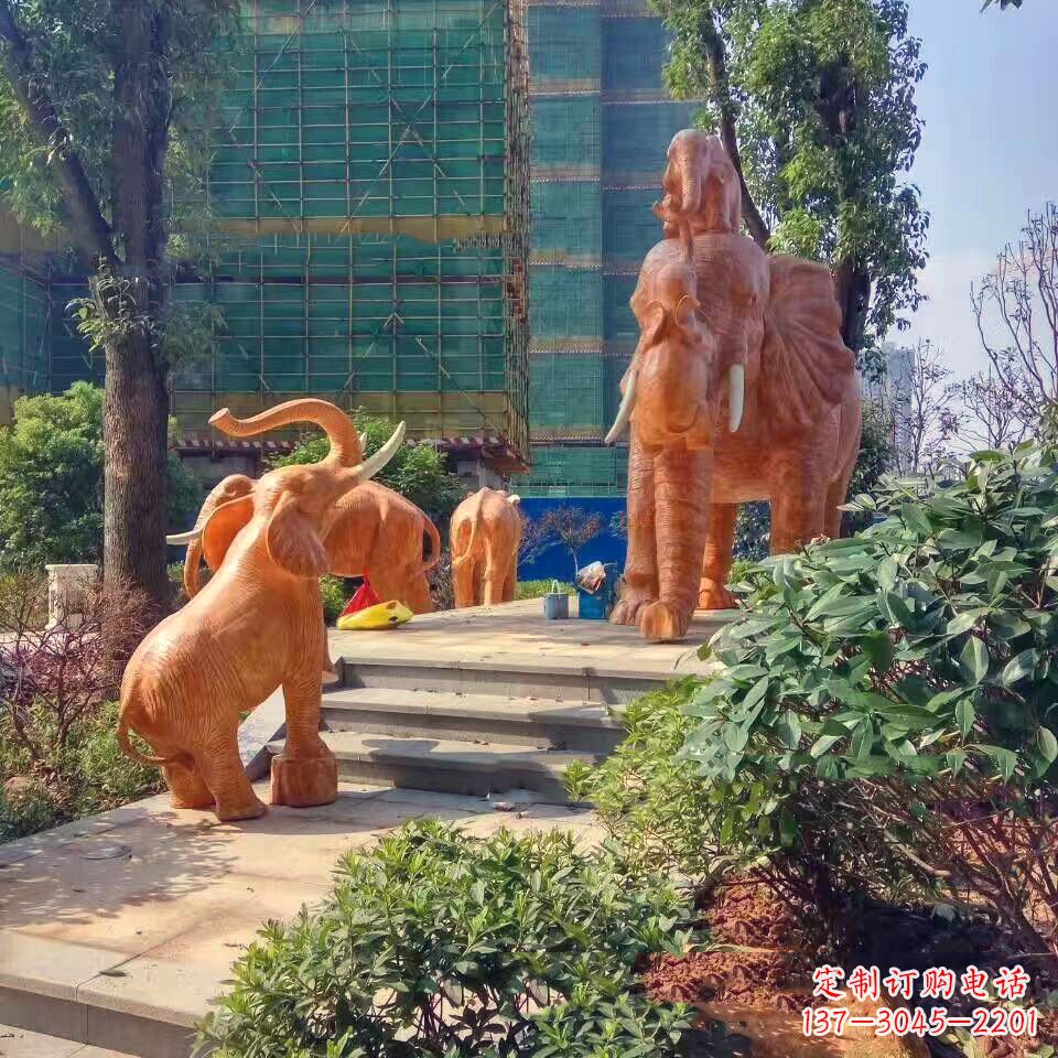 烟台玻璃钢卡通大象雕塑——给小区园林带来活力
