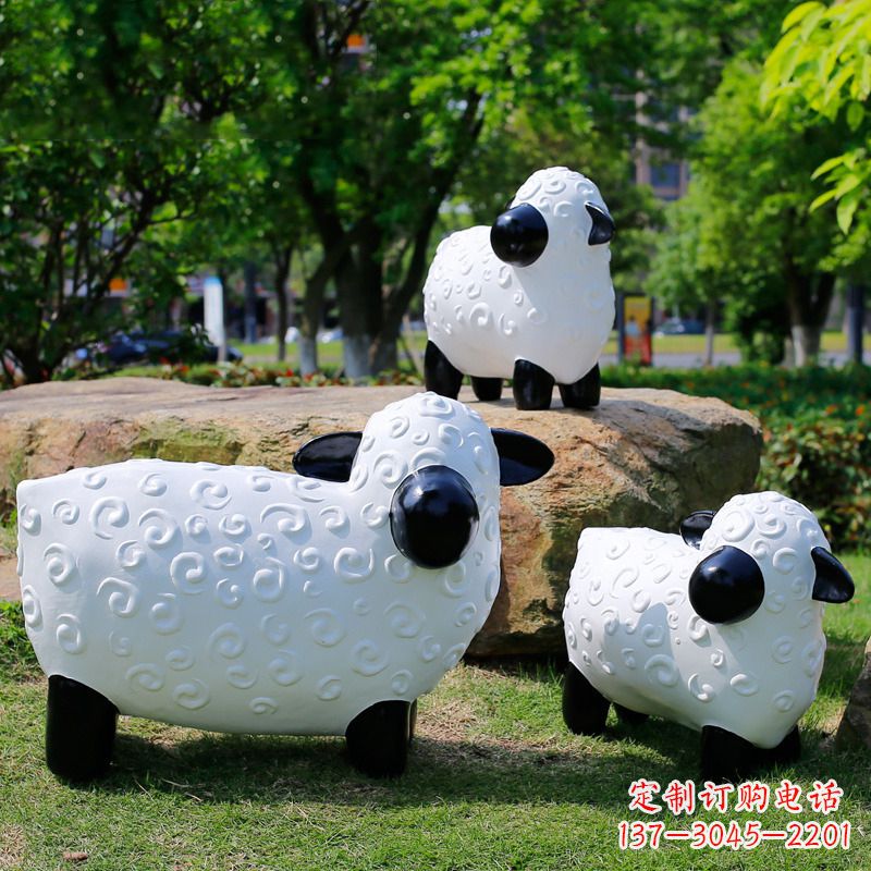烟台玻璃钢卡通动物雕塑,增添公园草坪韵味