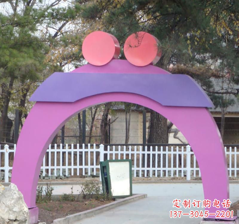 烟台不锈钢爱心拱门雕塑给城市艺术添彩
