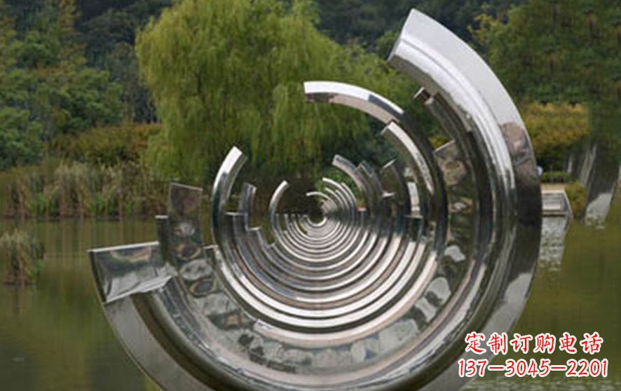 烟台不锈钢半圆字母景观雕塑——美化环境的艺术