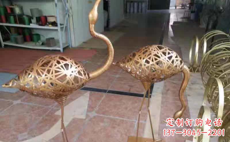 烟台仙鹤雕塑以不锈钢编制而成