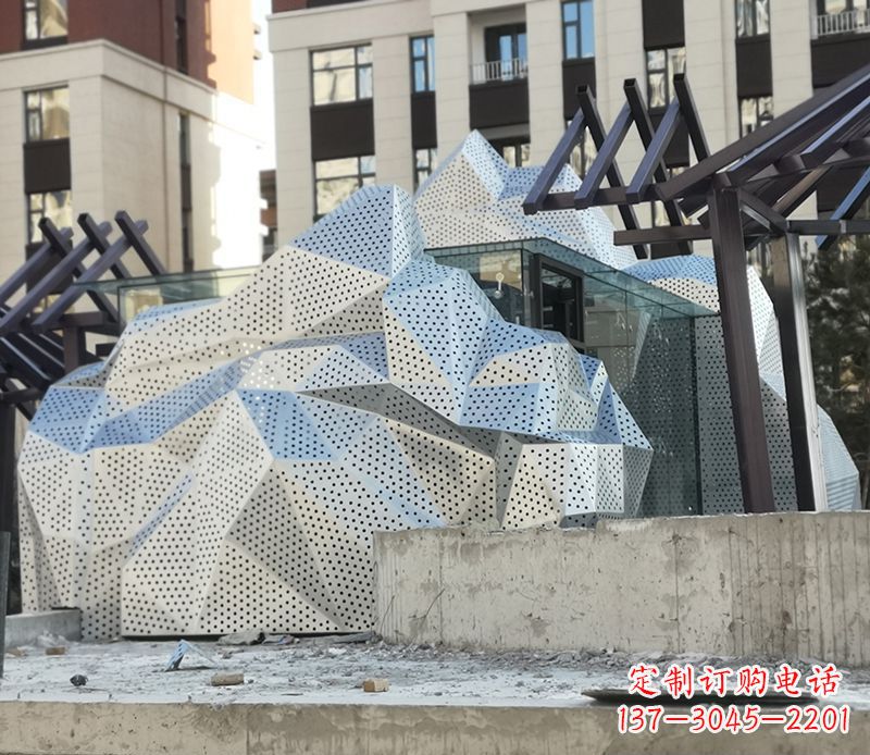 烟台不锈钢假山雕塑给空间带来更多活力