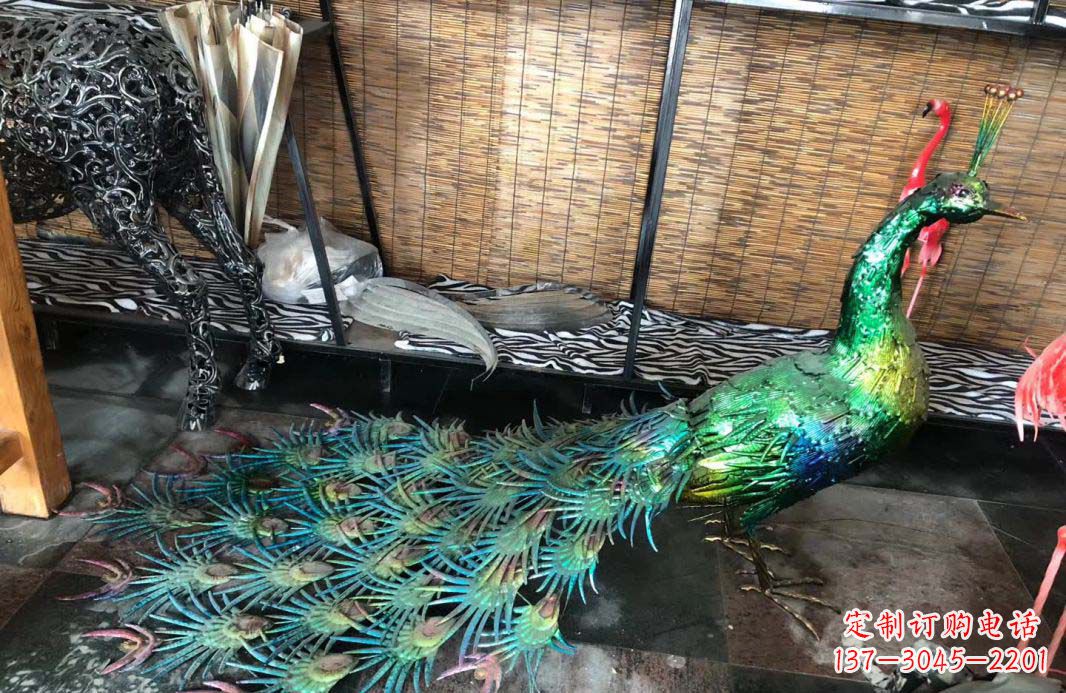 烟台不锈钢彩色景观孔雀雕塑