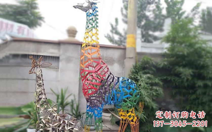 烟台不锈钢长颈鹿雕塑把自然美景带入室内