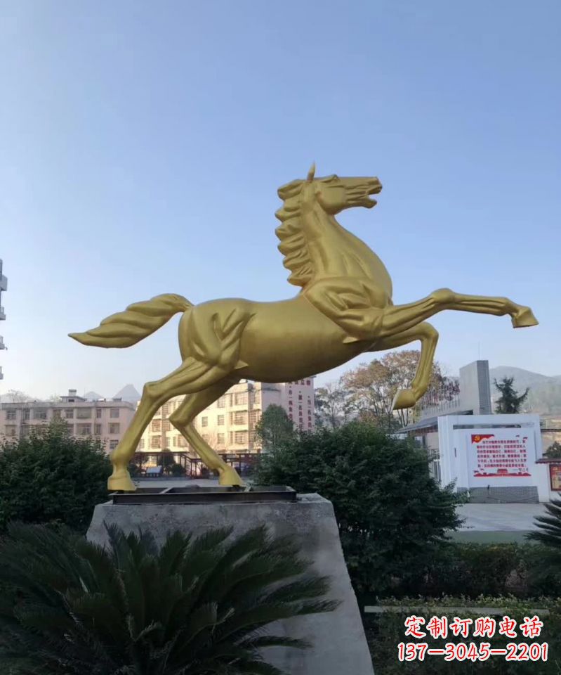 烟台不锈钢城市广场的马雕塑——一个给城市带来新鲜感的艺术作品