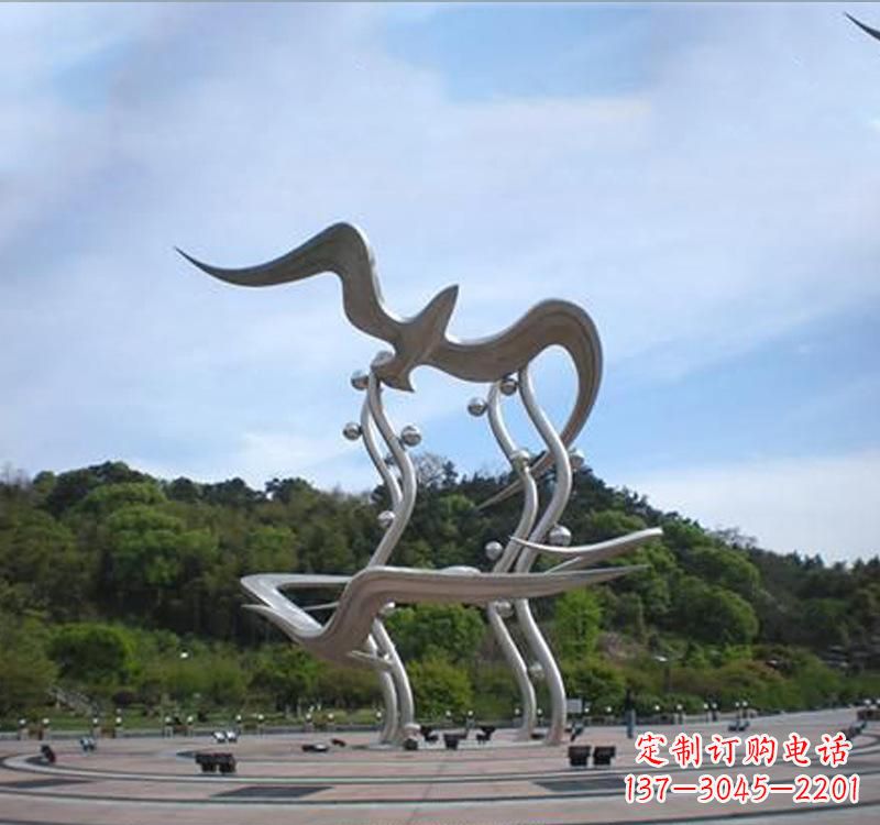 烟台大雁展翅飞越城市圆环