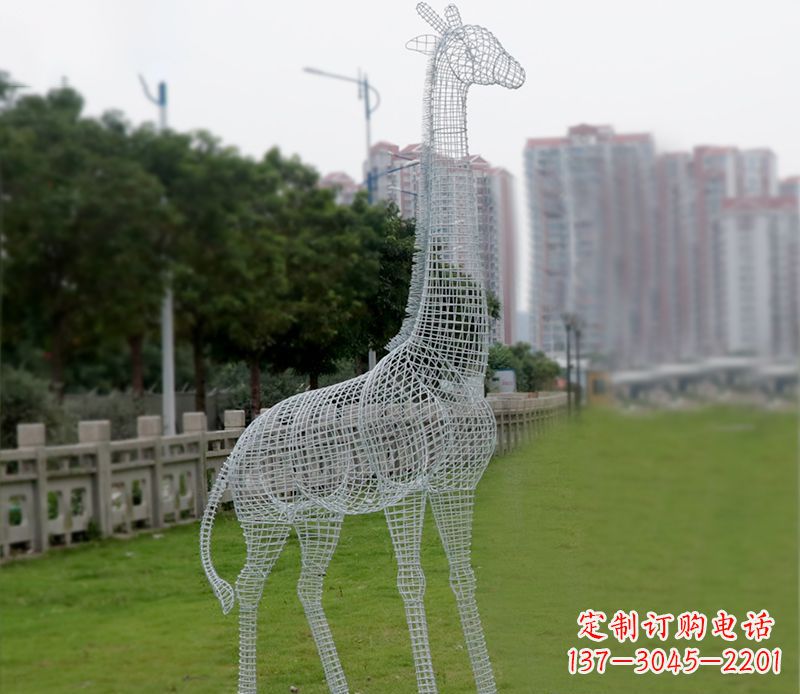 烟台不锈钢城市的长颈鹿雕塑