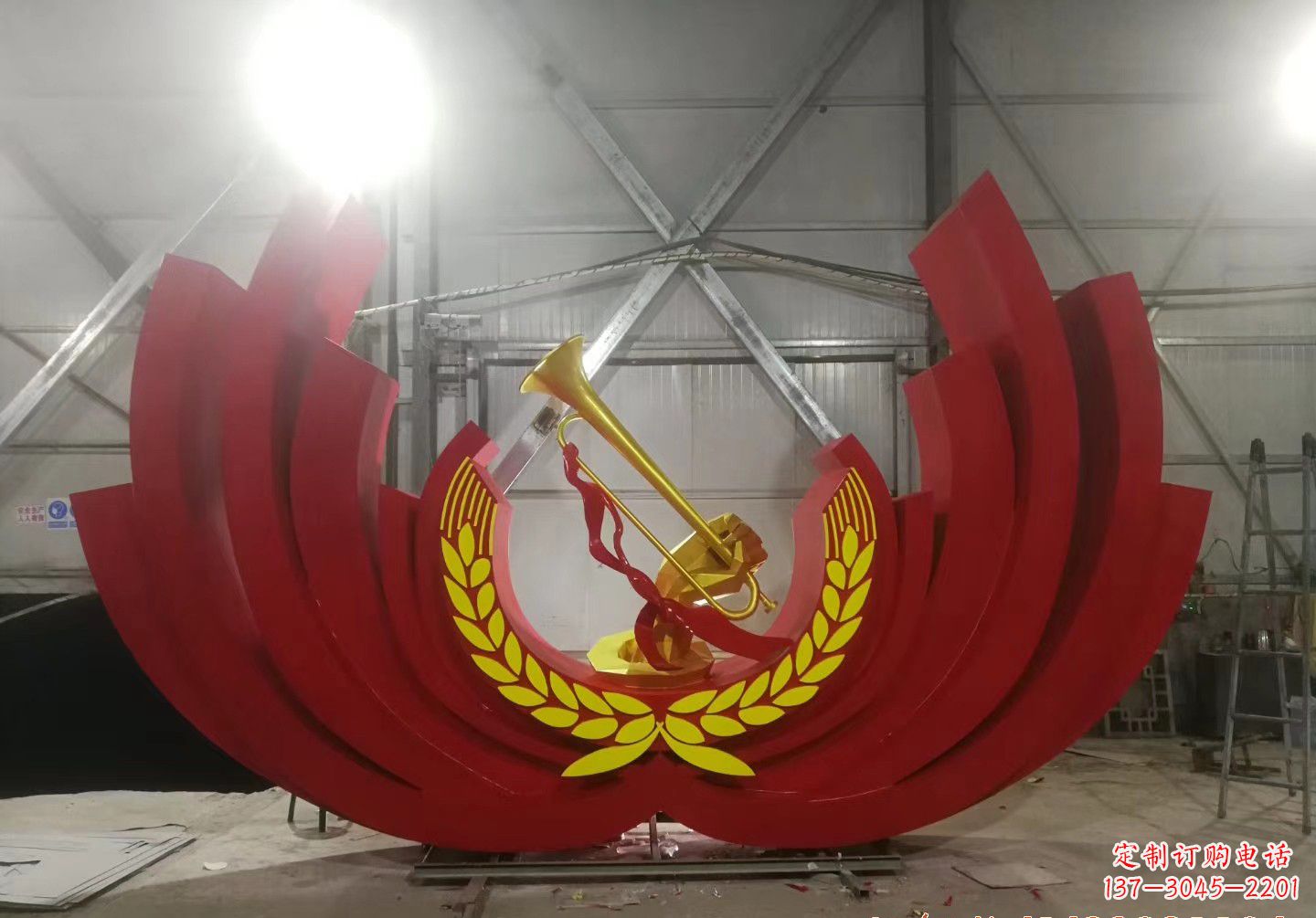 烟台不锈钢冲锋号雕塑缅怀英雄,祝福未来