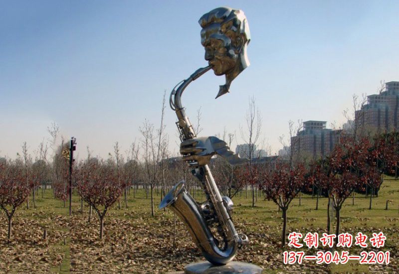 烟台静谧而神秘的不锈钢萨克斯雕塑