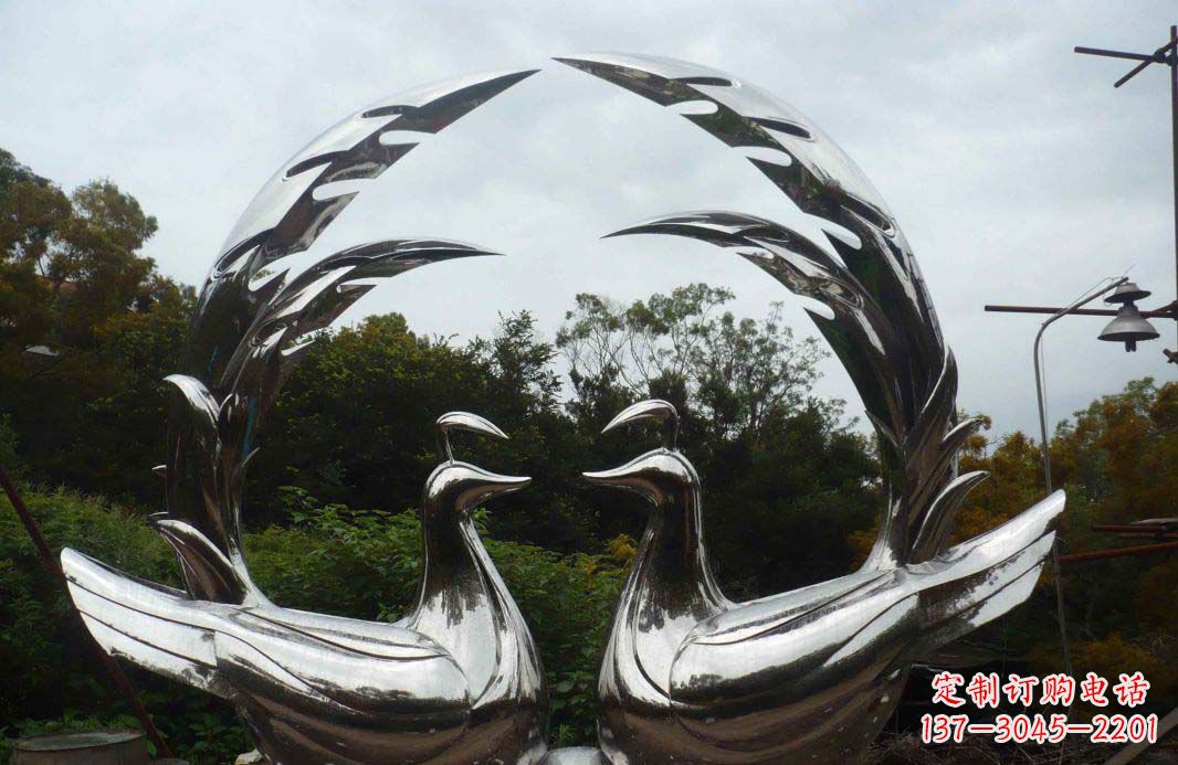 烟台不锈钢孔雀雕塑浪漫与灵动