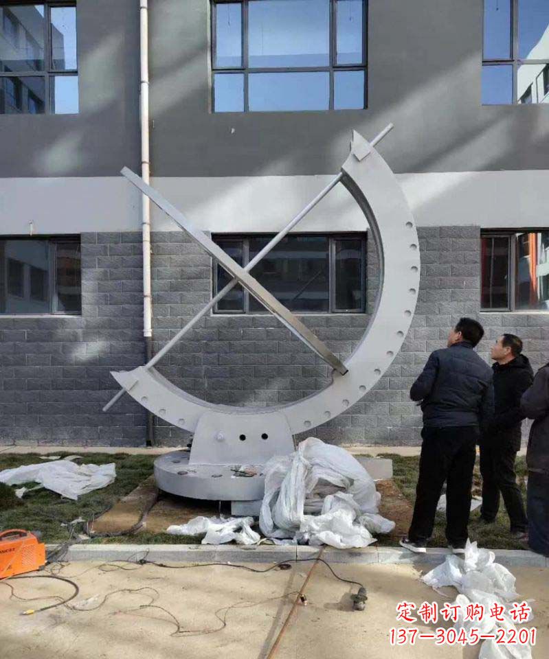 烟台不锈钢日晷雕塑精致而优雅
