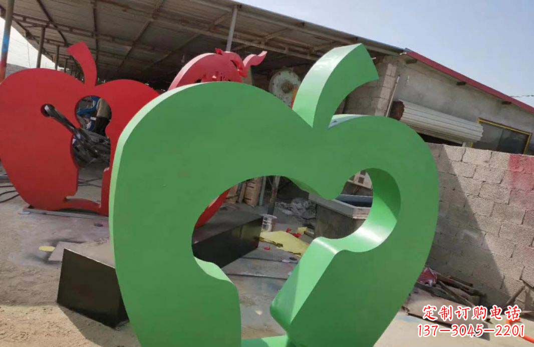 烟台不锈钢苹果雕塑一种优雅的艺术表达