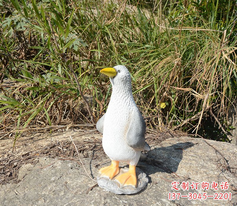 烟台和平鸽雕塑传递和平的美丽象征