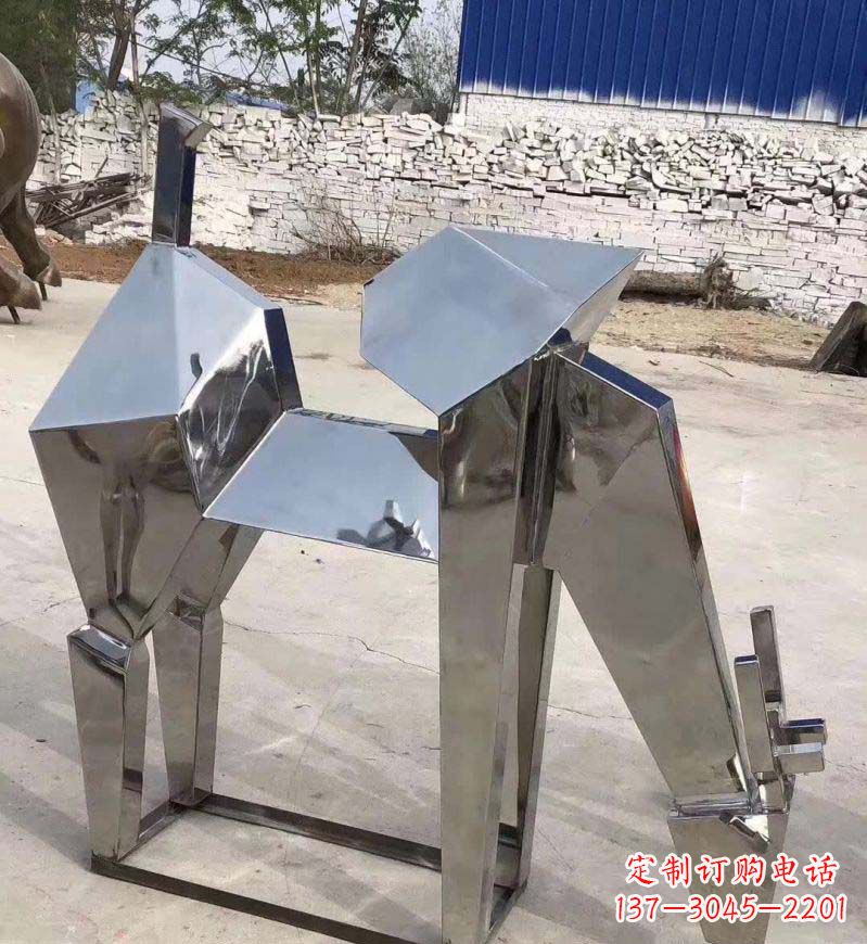 烟台不锈钢锻造的景观小鹿雕塑
