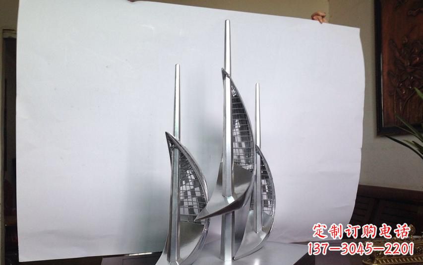 烟台不锈钢帆船雕塑传承精神的象征