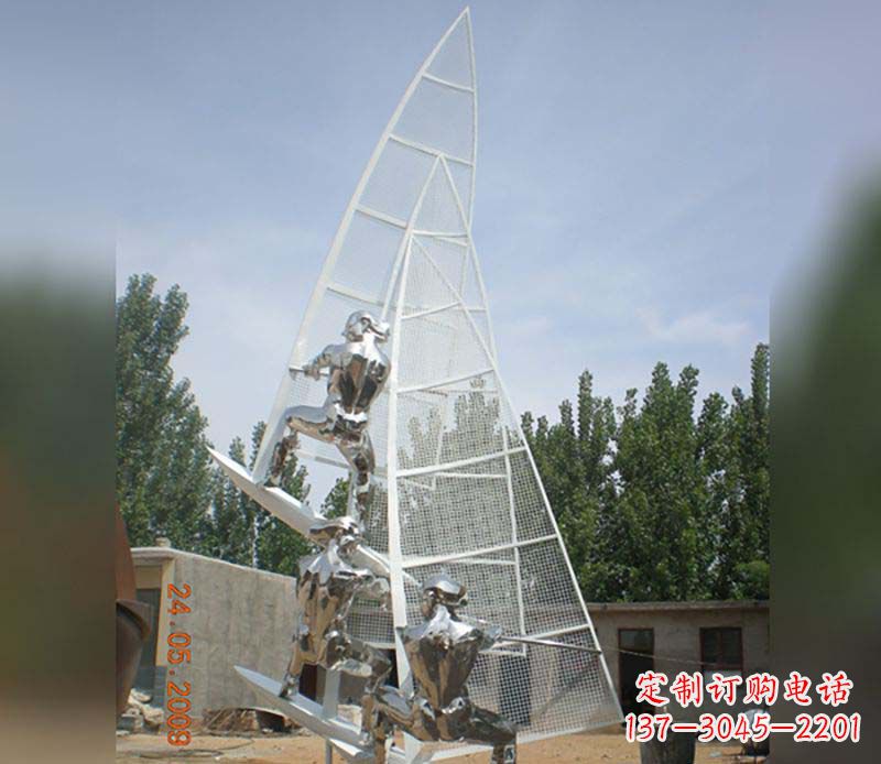 烟台不锈钢帆船给公园带来美丽的景致