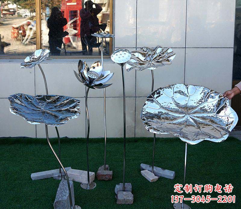 烟台不锈钢雕刻荷花美化环境