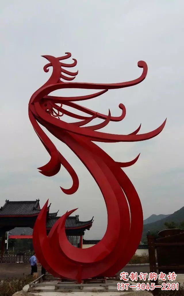烟台凤凰雕塑象征着和平与繁荣