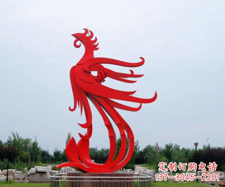 烟台精美凤凰雕塑点亮凤凰公园