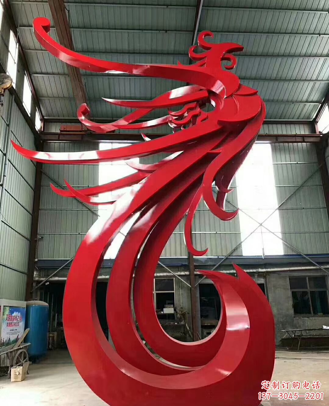 烟台不锈钢凤凰雕塑象征着新生的力量