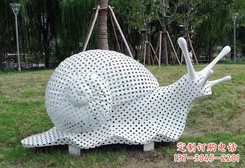 烟台不锈钢公园里的蜗牛雕塑