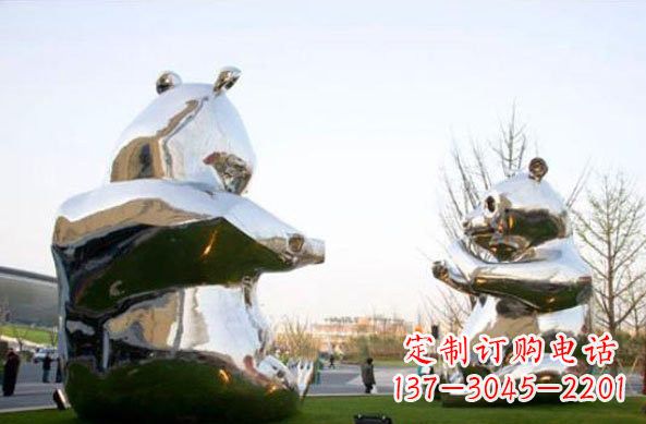 烟台不锈钢熊猫雕塑传递友谊与和平
